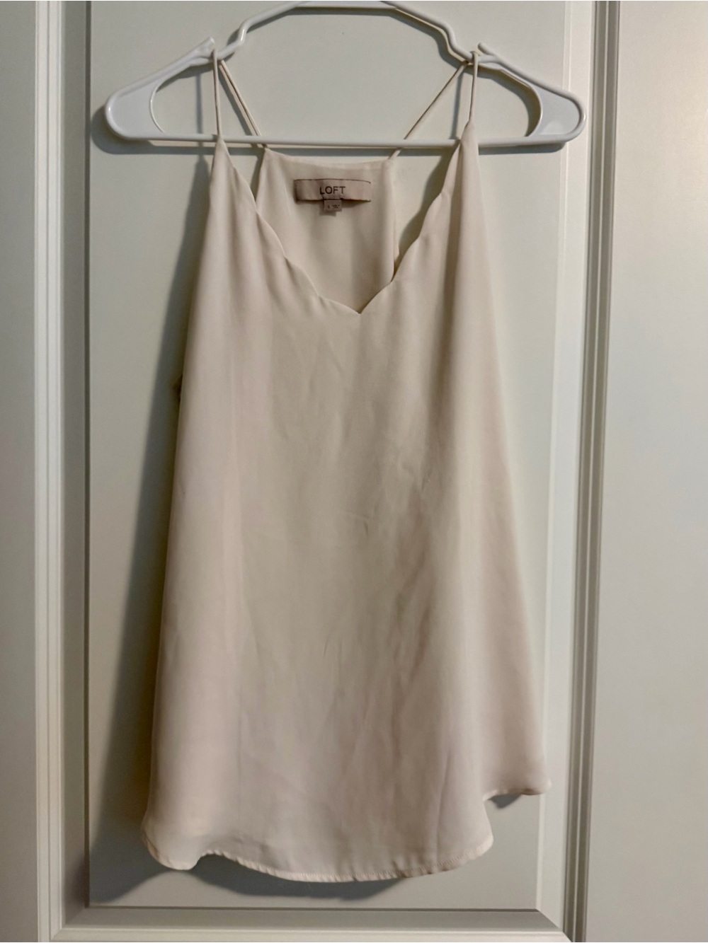 LOFT Cream Scalloped V-Neck Spaghetti Strap Cami